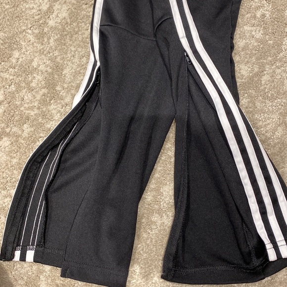 Women’s medium adidas pants with zipper slit at ankle. - Picture 3 of 3